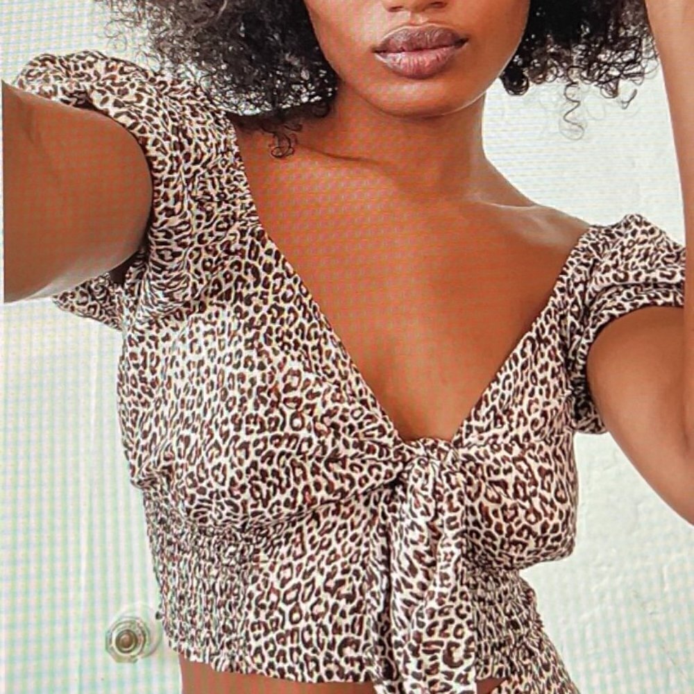 Lulu's Fiercely in Love Beige Leopard Print Tie-Front Crop TopSize M